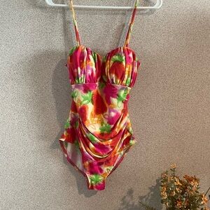 Floral One-Piece Swimsuit‎